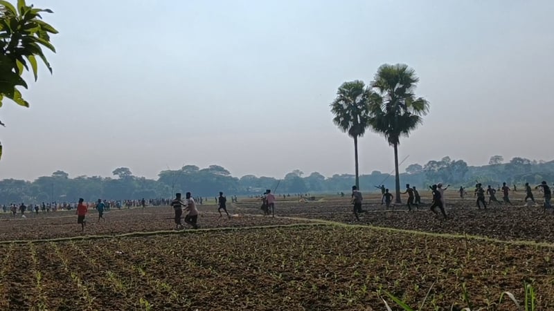 গোপালগঞ্জে ইউনিয়ন পরিষদের জায়গা দখল করাকে কেন্দ্র করে সংঘর্ষে আহত অর্ধশতাধিক
